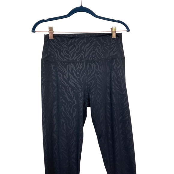 Sweaty Betty All Day Embossed Leggings - Picture 3 of 7